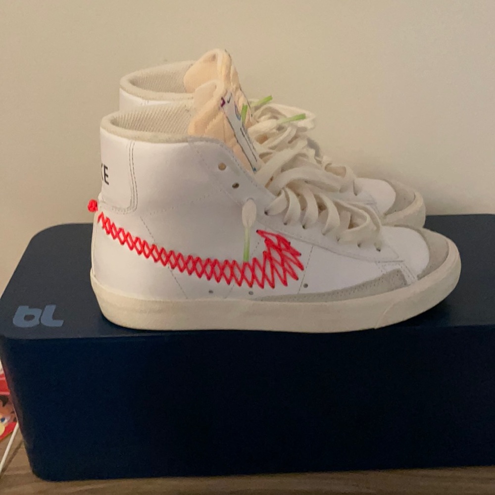 Nike Blazer Mid ‘77 size 4